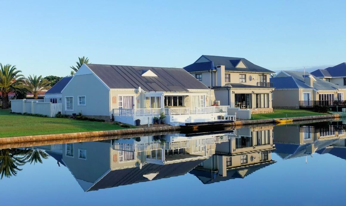featured image - Top Reasons to Invest in Real Estate