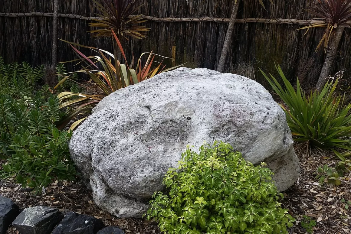 Using Boulders in the Residential Landscape
