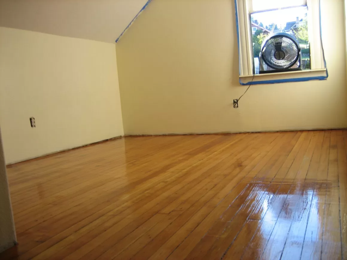Refinishing Your Hardwood Floor - When Should You Do It