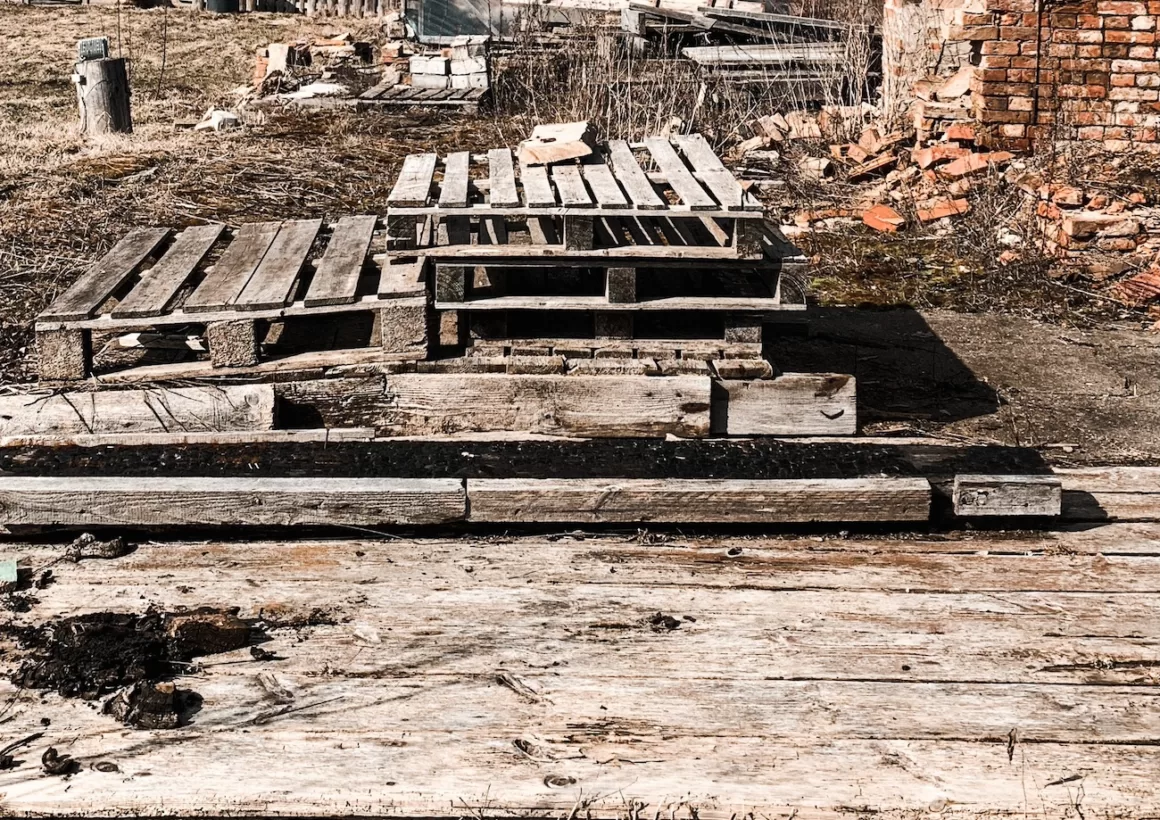 Repairing Damaged Wooden Pallets
